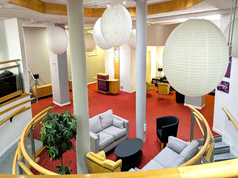 Pendulum Hotel - Lobi