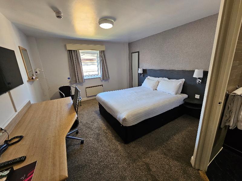 Pendulum Hotel - Oda