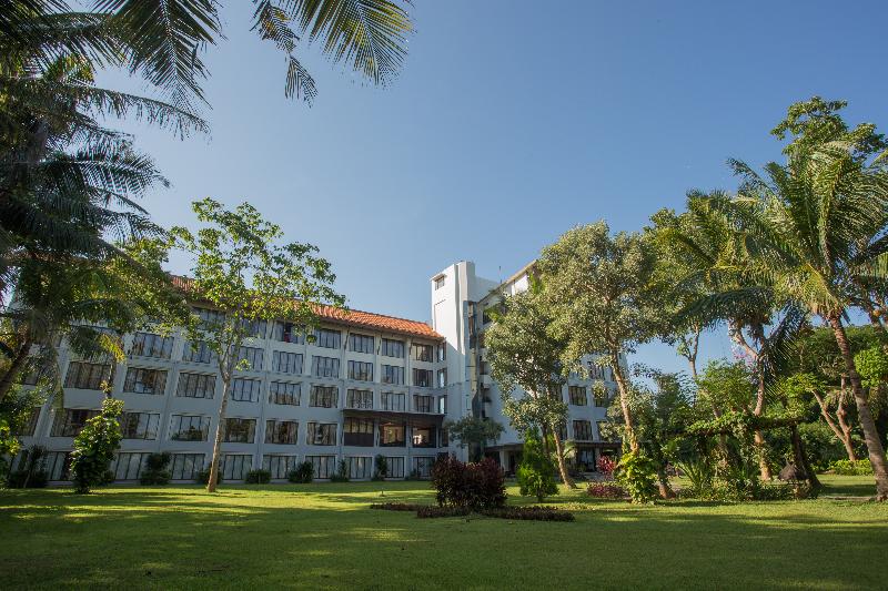 Bintang Flores Hotel - Havuz