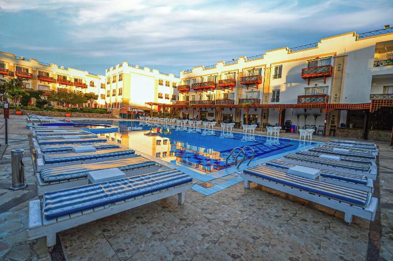 Falcon Naama Star Hotel - Havuz