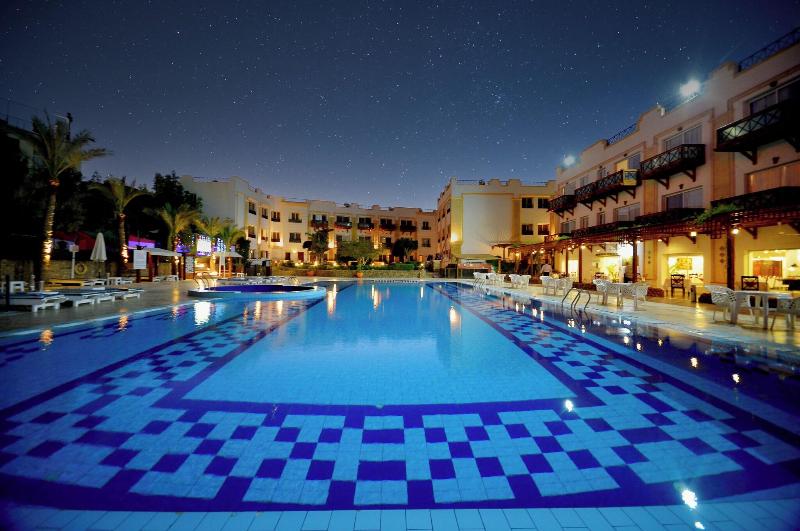 Falcon Naama Star Hotel - Havuz