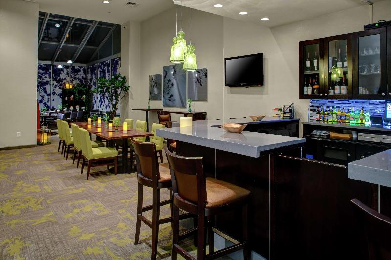 Hilton Garden Inn Chelsea - Bar