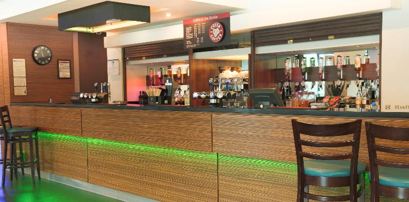 Holiday Inn Express London Heathrow T5 - Bar