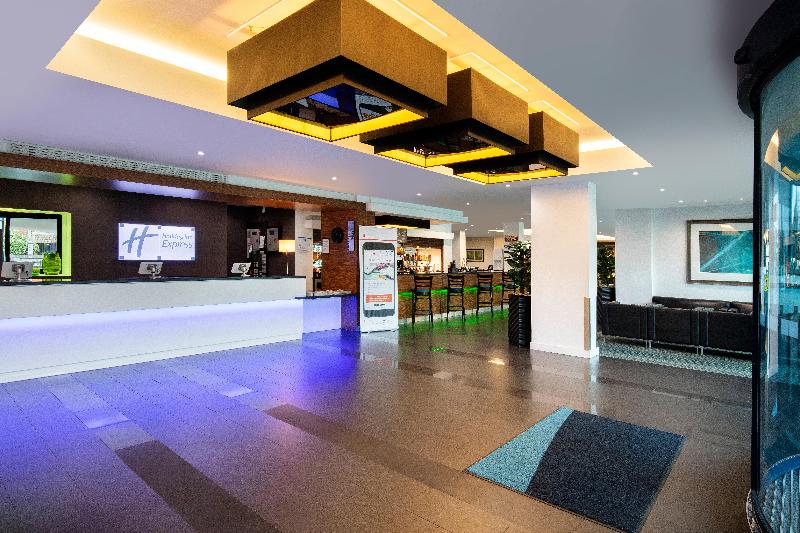 Holiday Inn Express London Heathrow T5 - Lobi