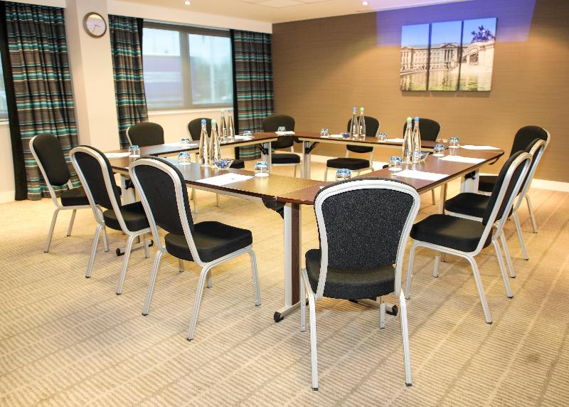 Holiday Inn Express London Heathrow T5 - Toplantı
