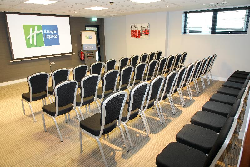 Holiday Inn Express London Heathrow T5 - Toplantı