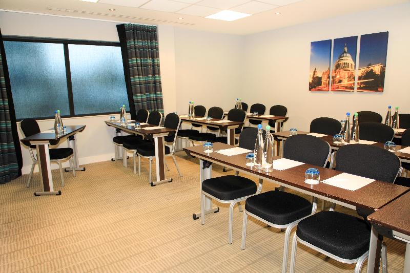 Holiday Inn Express London Heathrow T5 - Toplantı