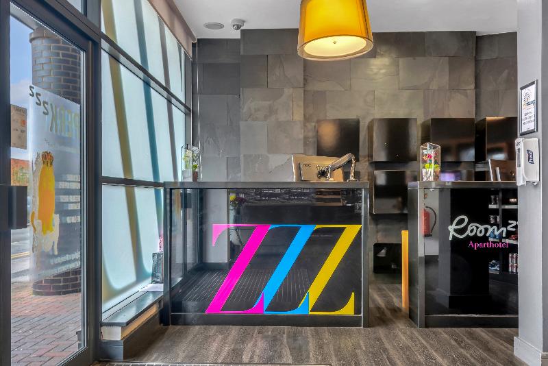 Roomzzz Leeds City West - Lobi