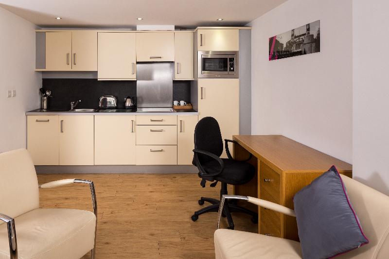 Roomzzz Leeds City West - Oda