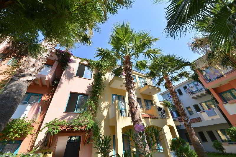 Montebello Deluxe Hotel