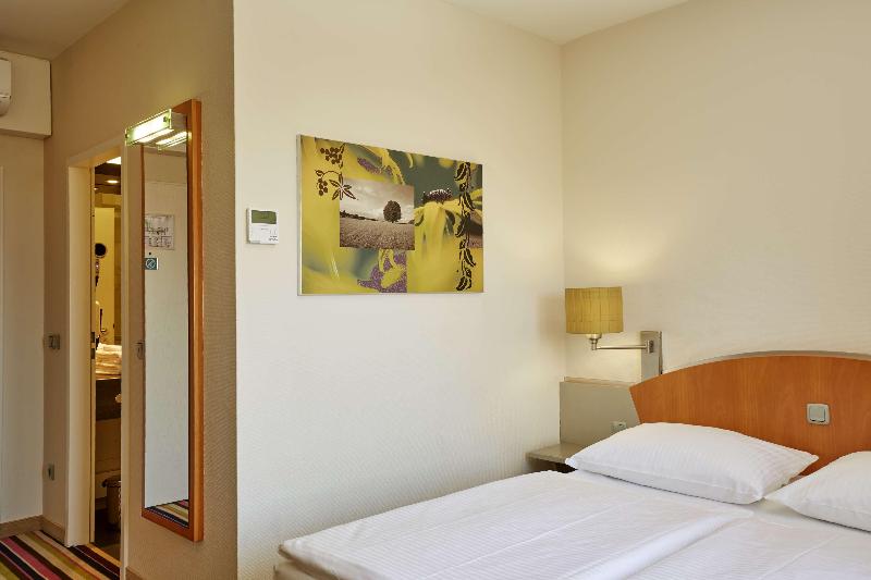 H+ Hotel Koeln Huerth - Oda