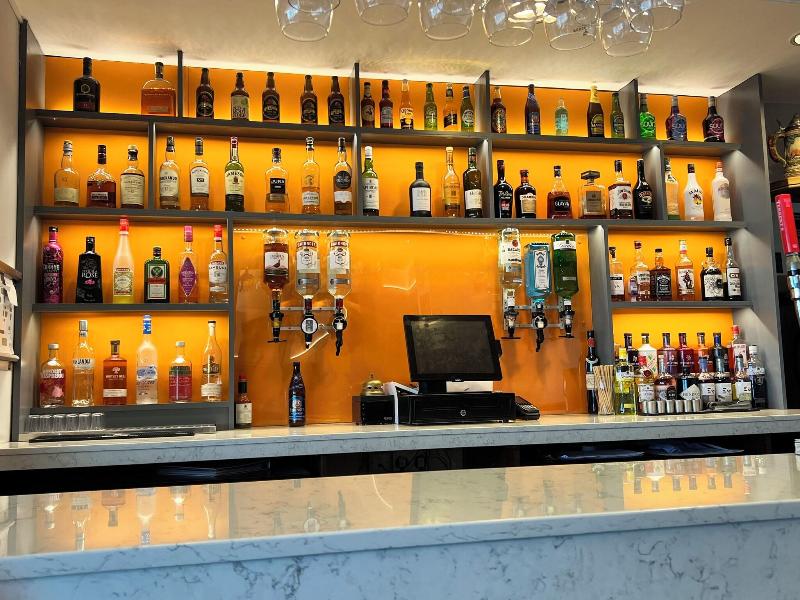 Cove Bay Hotel - Bar
