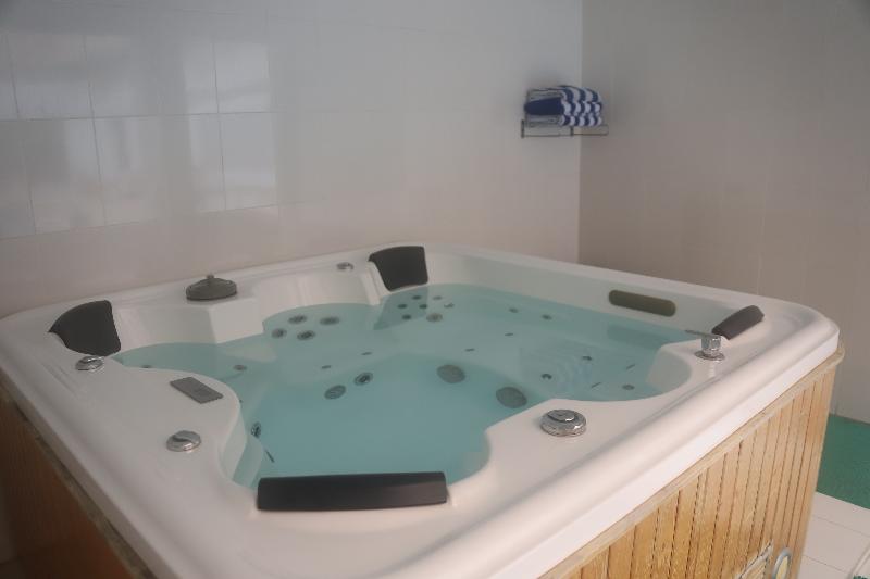 Ramee Guestline Hotel - Havuz