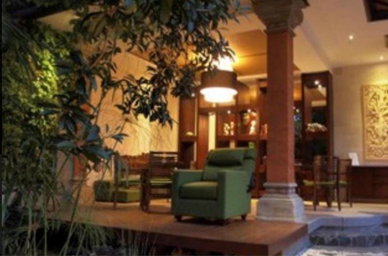 Yulia Village Inn - Lobi
