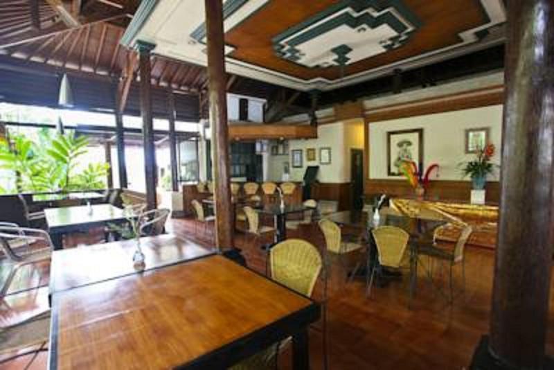 Yulia Village Inn - Restoran