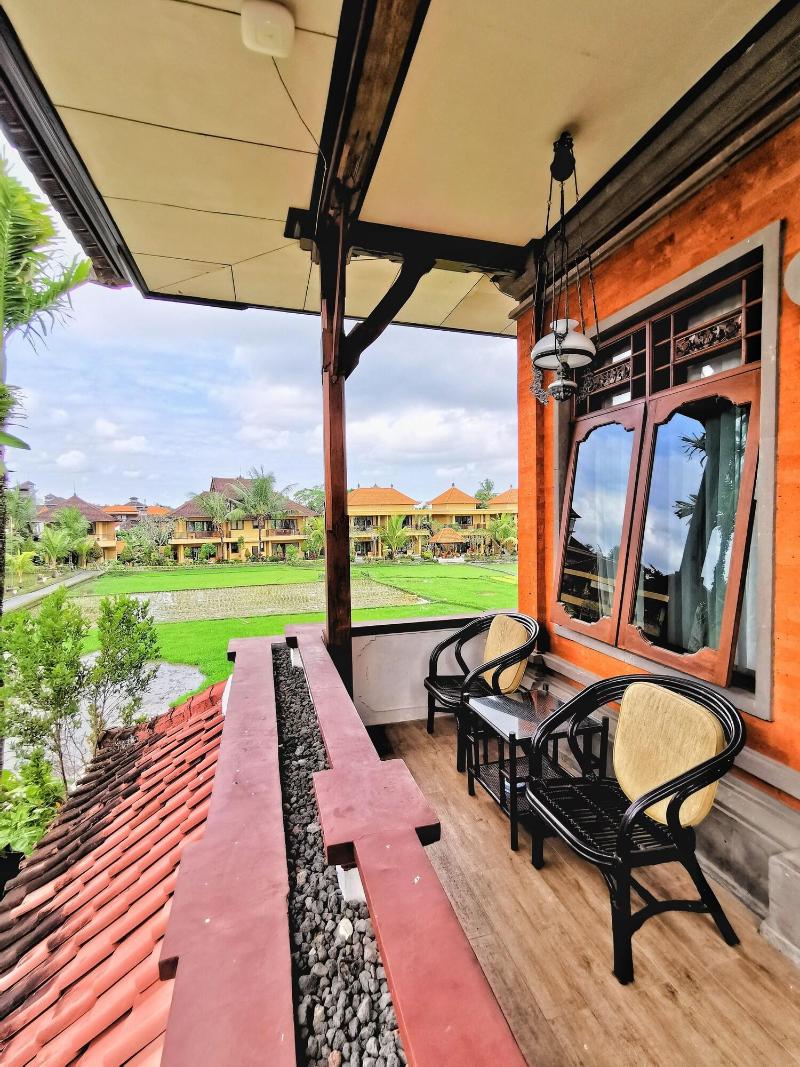 Yulia Village Inn - Teras
