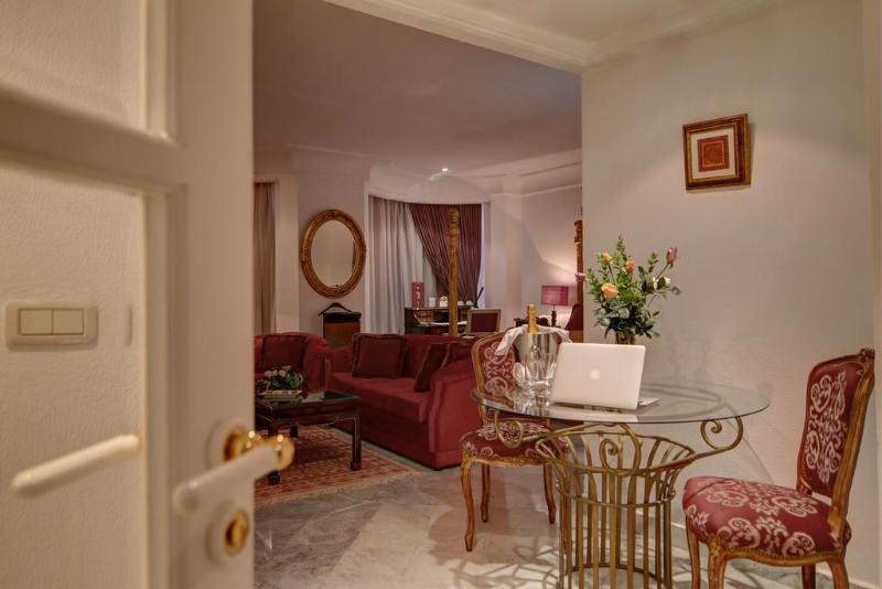 Hotel La Maison Blanche - Genel