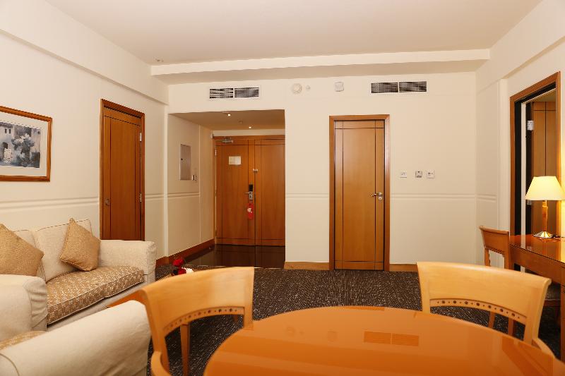 J5 Hotel Port Saeed (formerly Rihab Rotana) - Oda