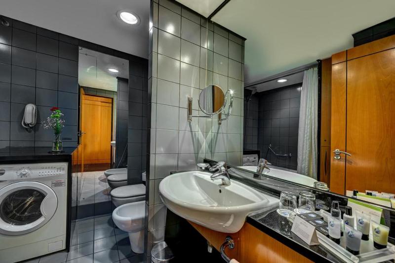 J5 Hotel Port Saeed (formerly Rihab Rotana) - Oda