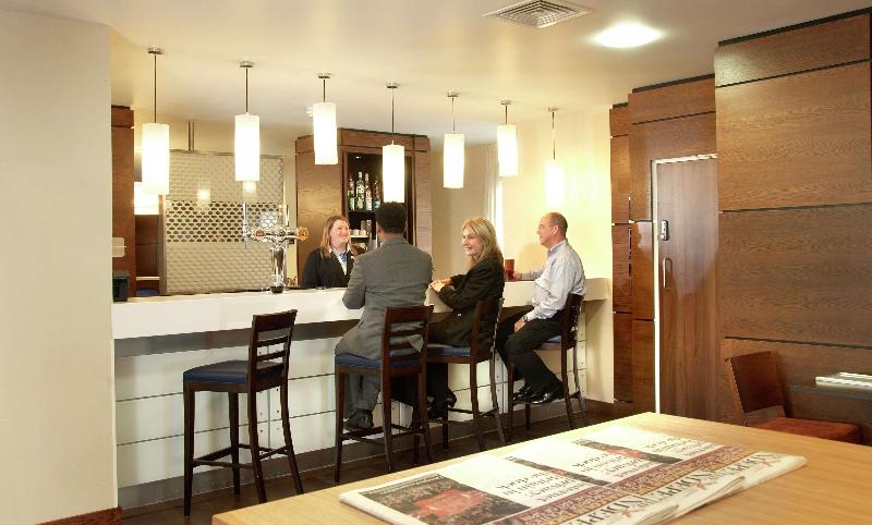 Hampton by Hilton Corby/Kettering - Bar