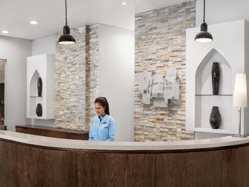 Holiday Inn Express Dubai- Safa Park - Lobi