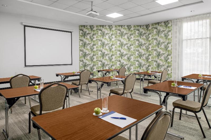 Holiday Inn Express Dubai- Safa Park - Toplantı