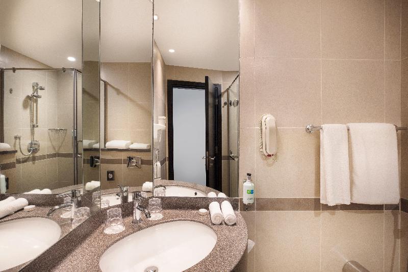 Holiday Inn Express Dubai- Safa Park - Oda