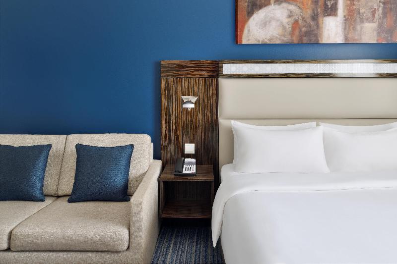 Holiday Inn Express Dubai- Safa Park - Oda