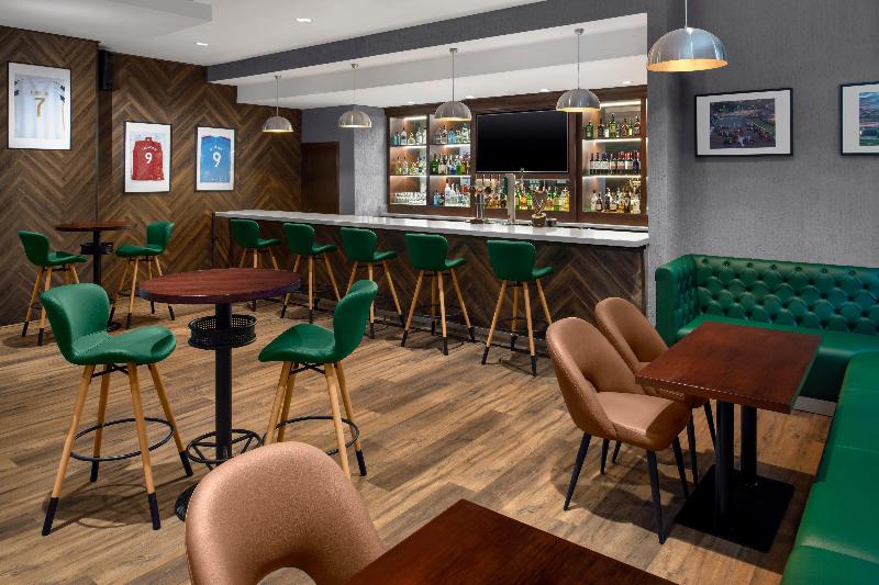Holiday Inn Express Dubai Jumeirah - Bar