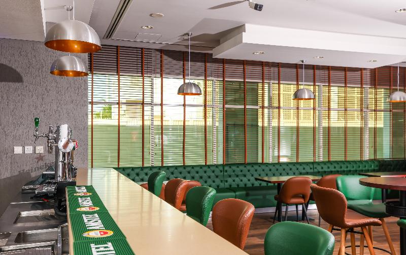 Holiday Inn Express Dubai Jumeirah - Bar