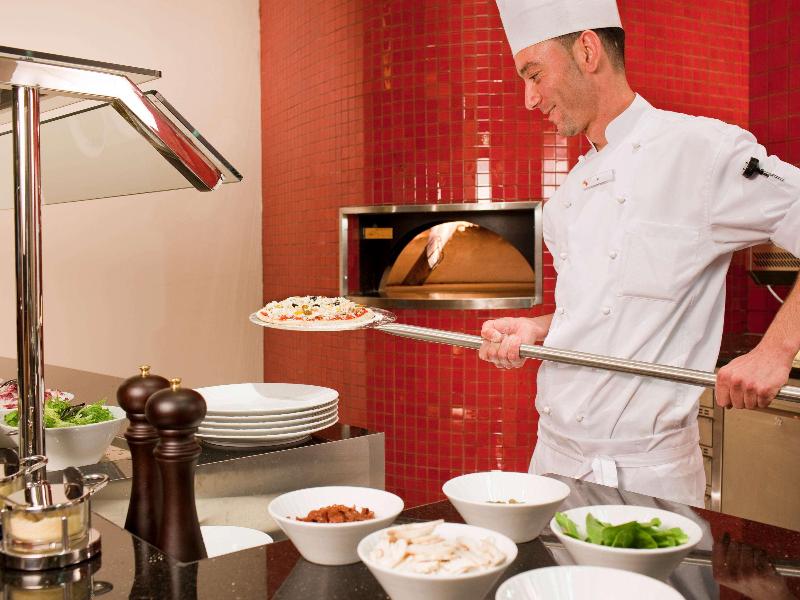Novotel Suites Mall Avenue Dubai Hotel - Restoran