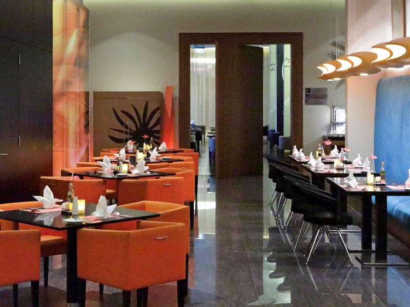 Novotel Suites Mall Avenue Dubai Hotel - Restoran