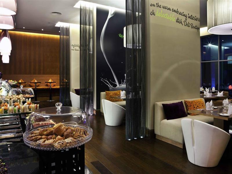 Novotel Suites Mall Avenue Dubai Hotel - Restoran