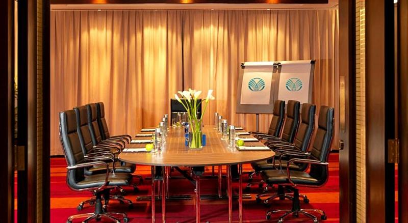 Radisson Blu Hotel Dubai Barsha Heights - Genel