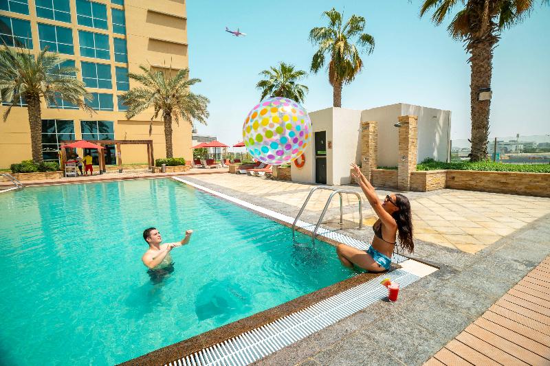 Yas Plaza Circuit by IHG - Havuz