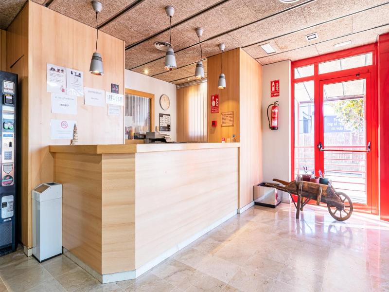 Basic Hotel - Lobi