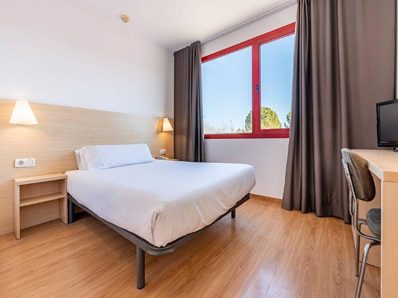 Basic Hotel - Oda