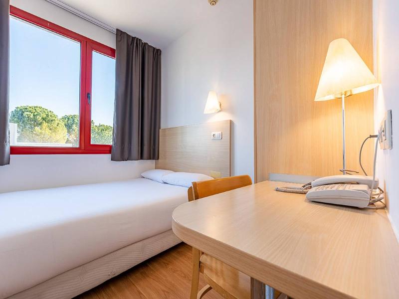Basic Hotel - Oda