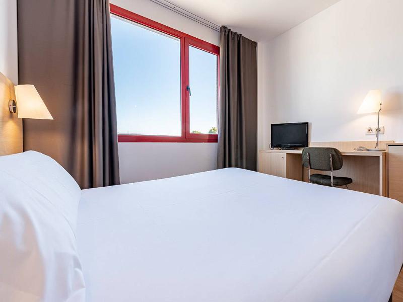 Basic Hotel - Oda