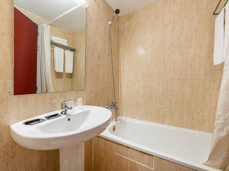 Basic Hotel - Oda