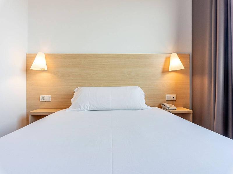 Basic Hotel - Oda