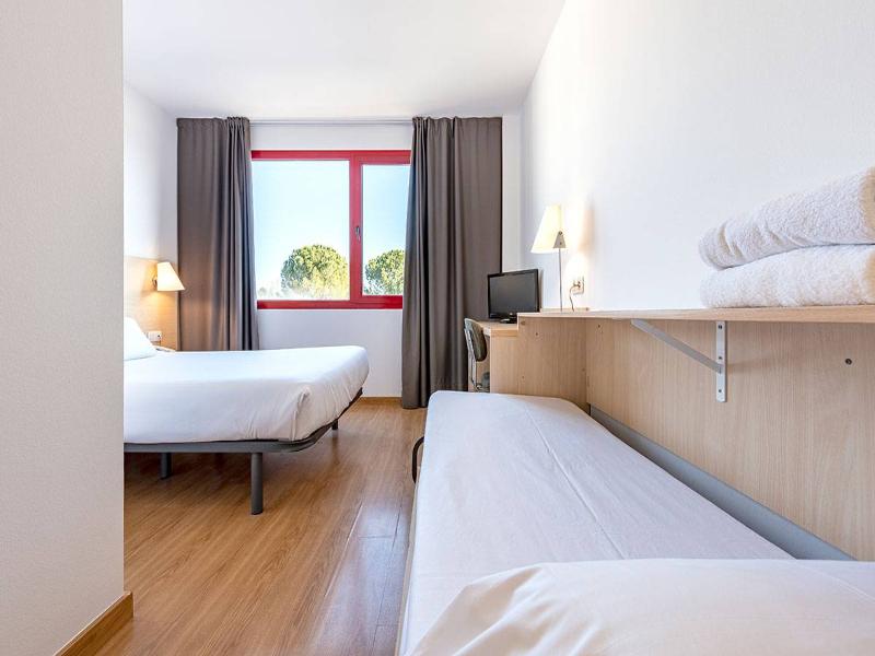 Basic Hotel - Oda