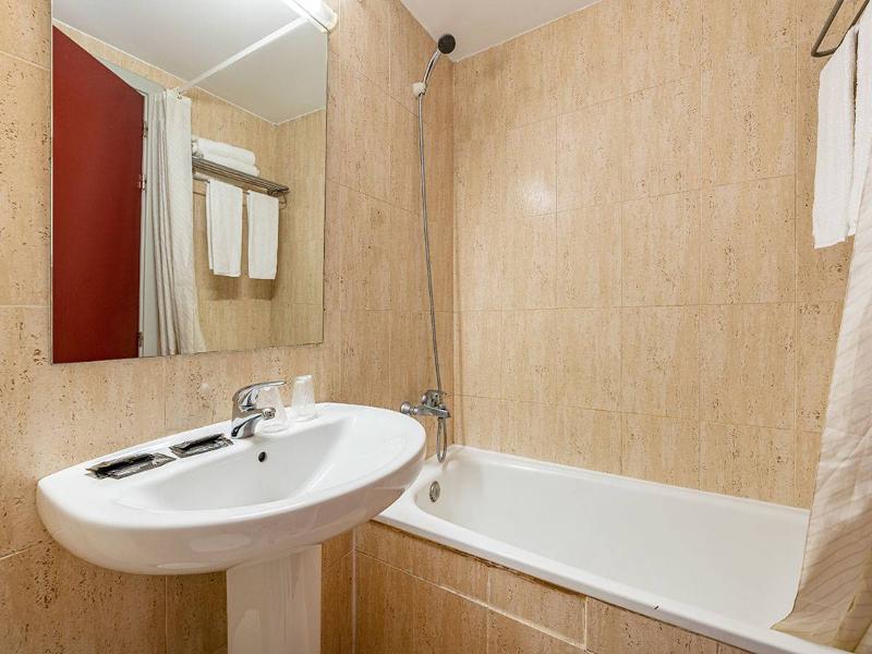 Basic Hotel - Oda