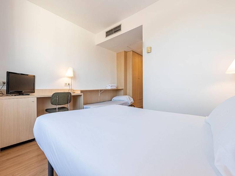 Basic Hotel - Oda