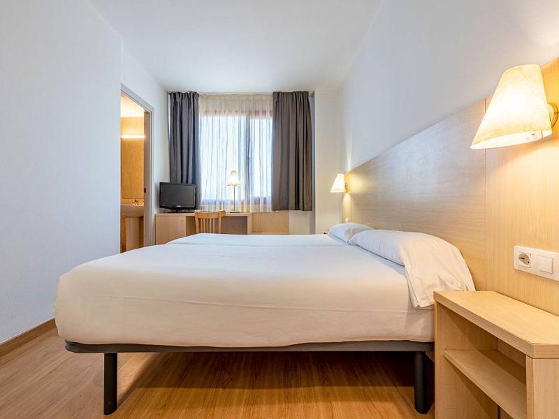 Basic Hotel - Oda
