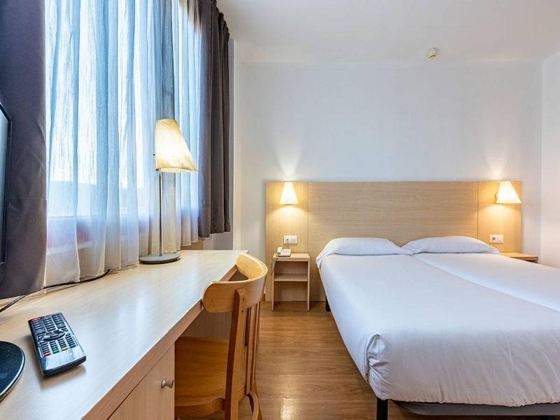 Basic Hotel - Oda