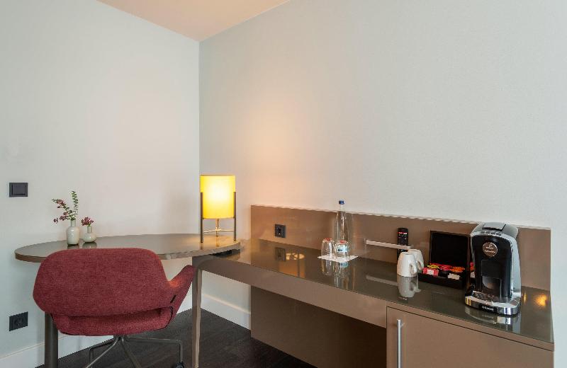 Leonardo Royal Hotel Berlin Alexanderplatz - Oda
