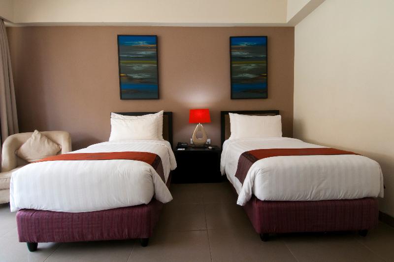 100 Sunset Hotel and Ballroom - Oda