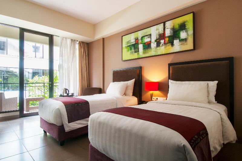100 Sunset Hotel and Ballroom - Oda