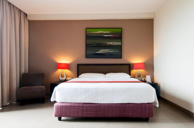 100 Sunset Hotel and Ballroom - Oda